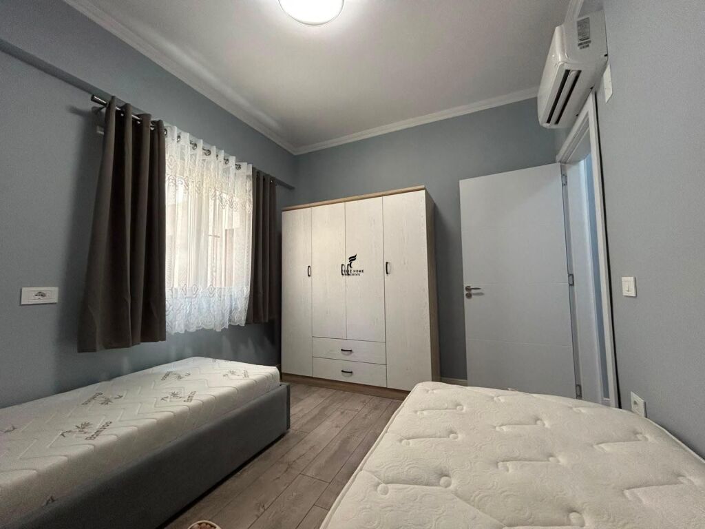 APARTAMENT ME QERA 2+1 STACIONI I TRENIT 75.000 LEKE FH-81715