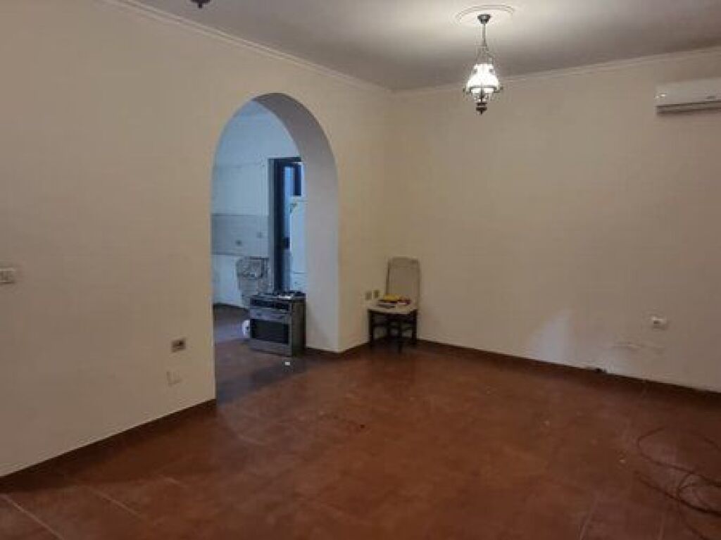 In vendita, Appartamento 3+1+2+Ripostiglio, Via Kavaja, Tirana