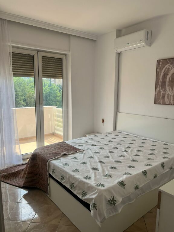 Apartament 1+1 me qera tek Komuna e Parisit