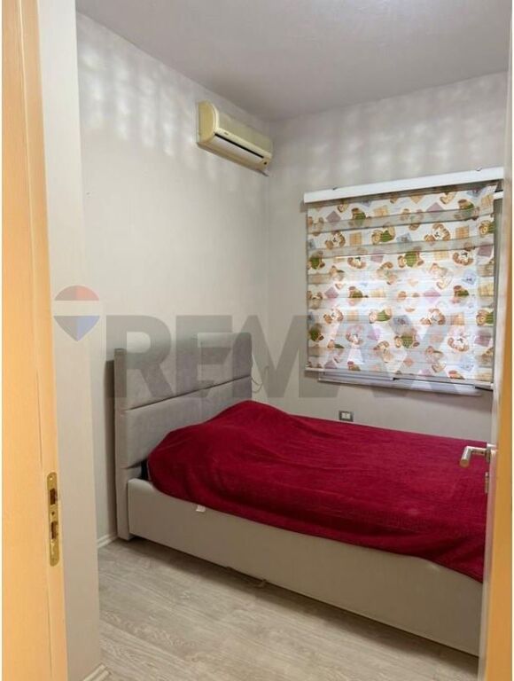 Pazari i Ri, Japim me Qira Apartament 1+1.