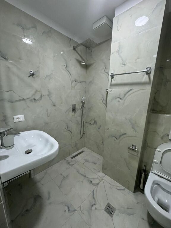 Jepet me Qera Apartament 1+1 📍 Rruga Fuat Toptani, Vilat Gjermane