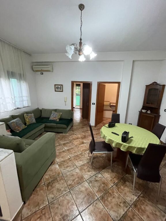 Jepet apartament 2+1 me qira tek Rruga e Durresit , prane Hotel Colosseo , Zogu i Zi , Rruga e Kavajes , 21 Dhjetori .