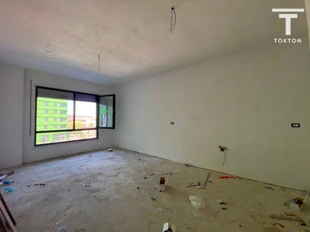 VENDESI, APPARTAMENTO 3+1+2, STRADA: "5 MAGGIO", TIRANA