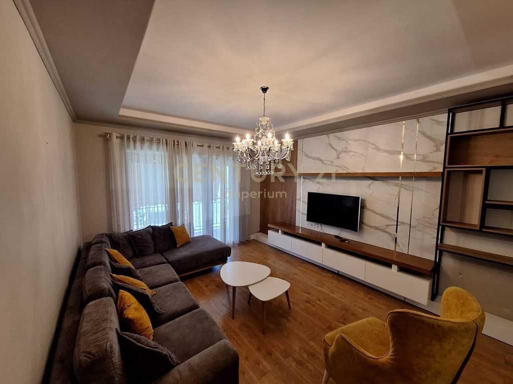 Apartament 2+1+ post parkimi me qira tek Green City, Ish Fusha e Aviacionit!