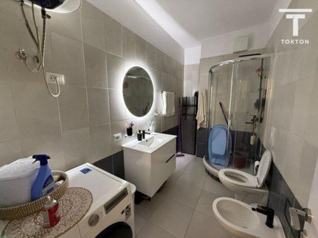 IN VENDITA, APPARTAMENTO 1+1, PAZARI I RI, TIRANA