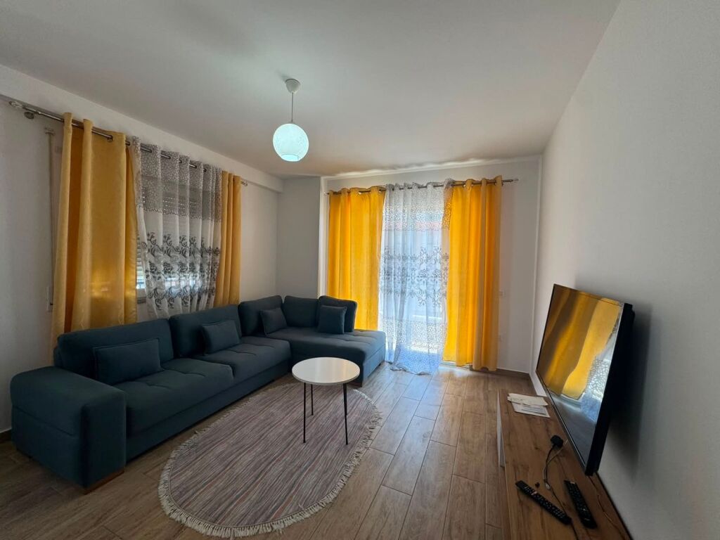 Jepet me qira 2+1 tek Vila L 2 Astir