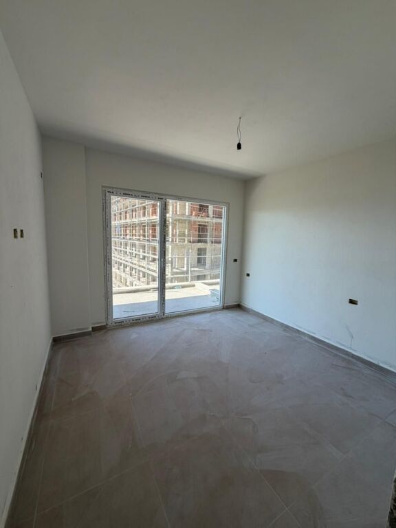 🚨 OCCASIONE‼️ Solo 1.100 €/m² 🚨  🏡 Appartamento 2+1 + Lavanderia in Vendita – Holiday Inn, Shëngjin