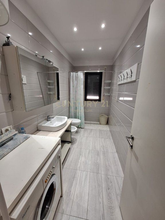 Apartament 2+1+ post parkimi me qira tek Green City, Ish Fusha e Aviacionit!