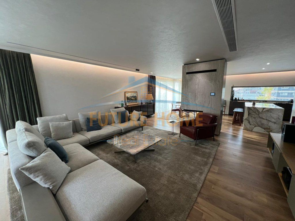 Shitet, Sky Villa Penthouse, Bllok