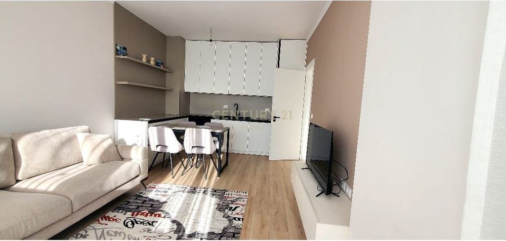 Jepet me qira apartament 2+1 në kompleksin Erli-D , Porcelan , Kinostudio
