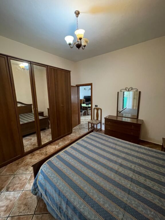 Jepet apartament 2+1 me qira tek Rruga e Durresit , prane Hotel Colosseo , Zogu i Zi , Rruga e Kavajes , 21 Dhjetori .