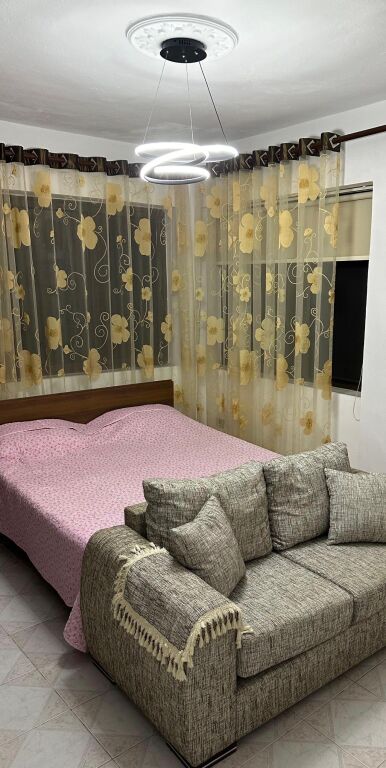 Garsoniere me qera Komuna e Parisit – pohled 2