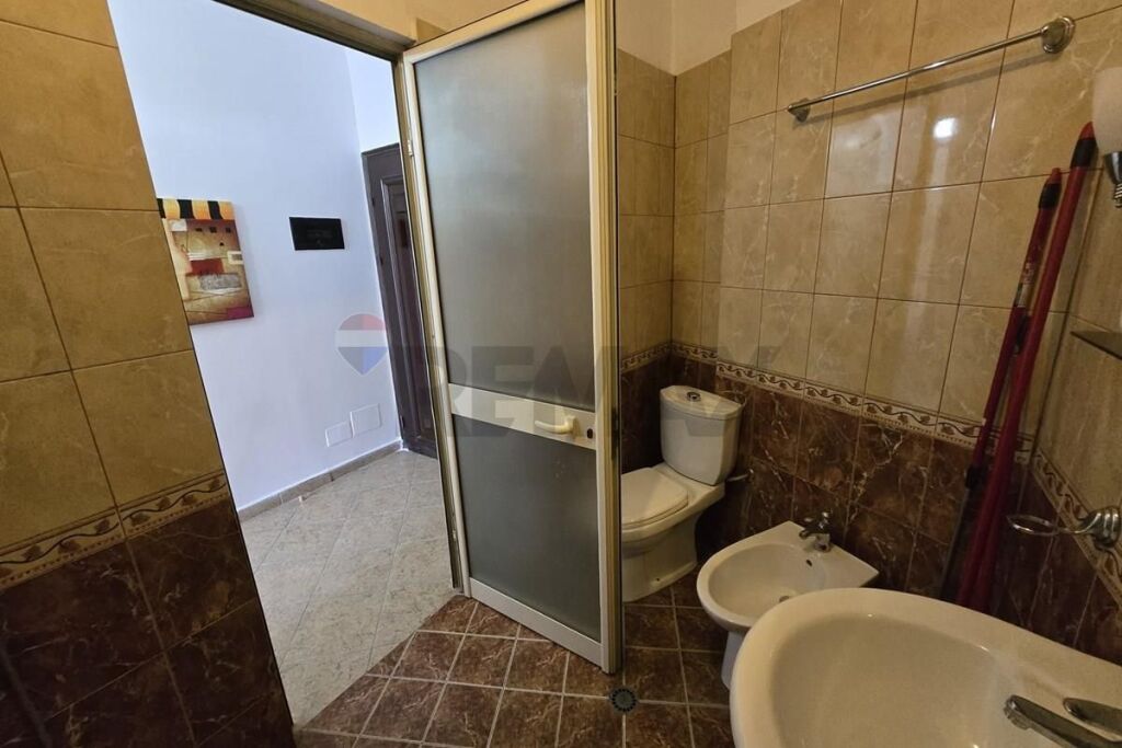Apartament - Për Qira - Rruga e Barrikadave, Tiranë