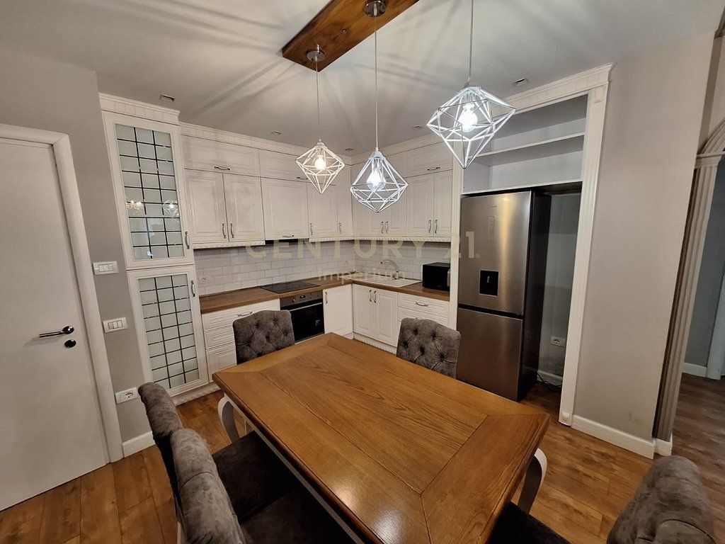 Apartament 2+1+ post parkimi me qira tek Green City, Ish Fusha e Aviacionit!