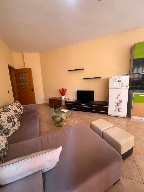 APARTAMENT 1+1 NE SHITJE TE BULEVARDI ZOGU I