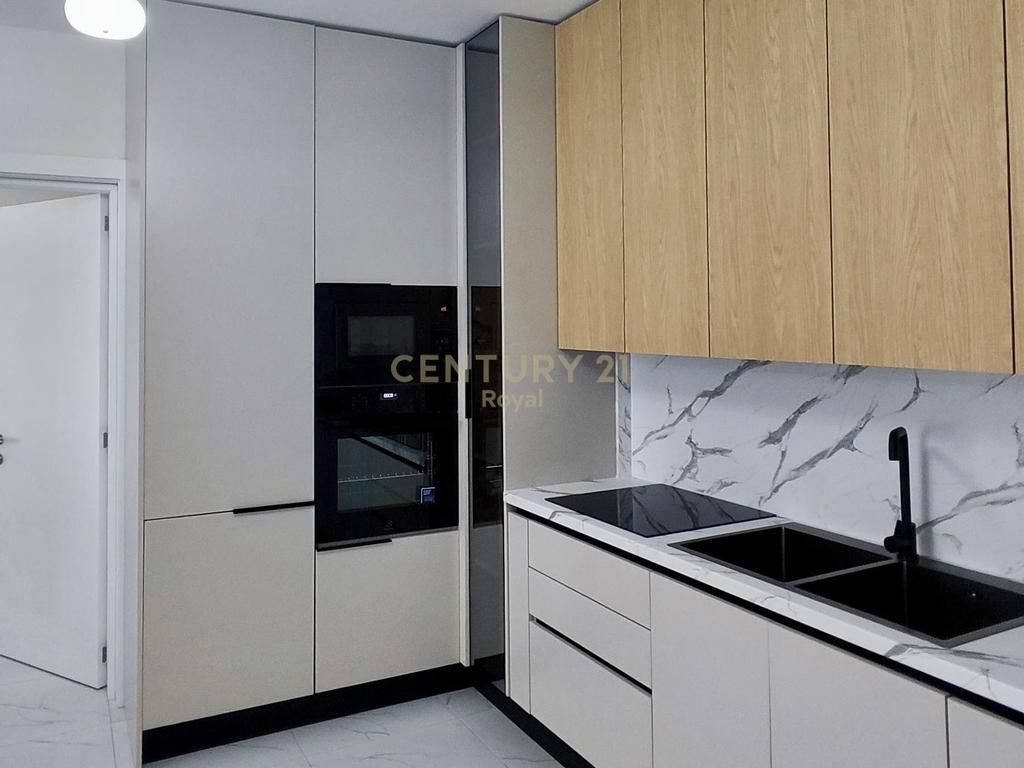 Apartament 2+1 me qera 700 € /Muaj astir