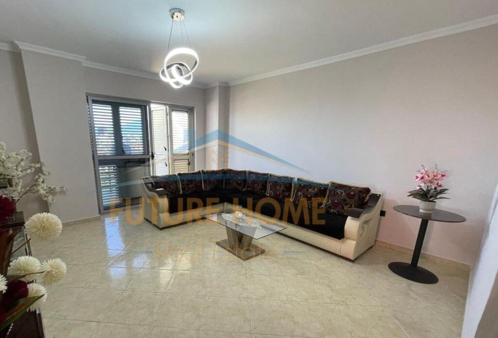 Tirana, vendo appartamento 3+1 al 2° piano, 149 m²  (Selitë)