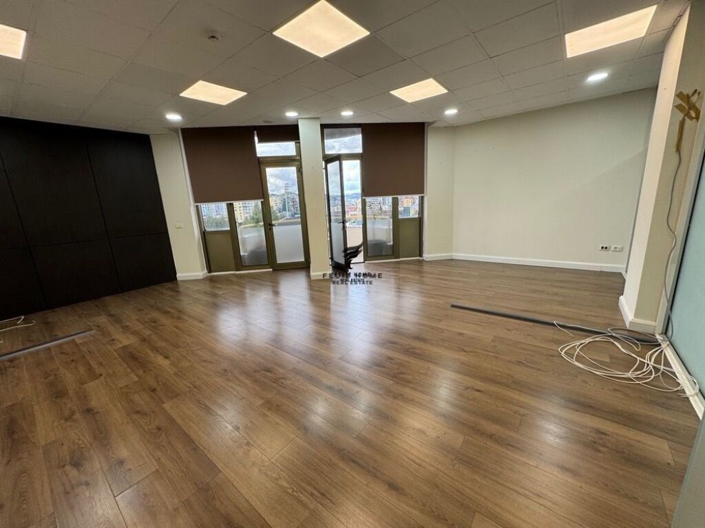 OFFICE FOR RENT 100 M2 BLOCK 1,500 EURO FH-81823