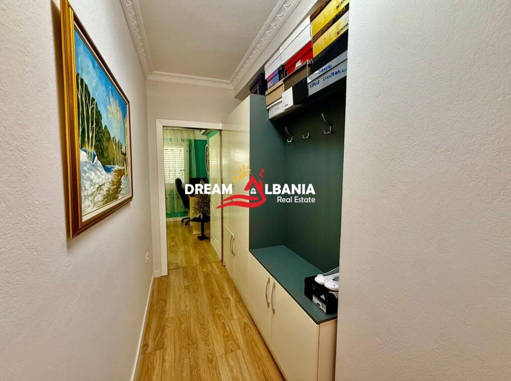 Jepet Apartament 2+1+2 me qera Komuna Paris