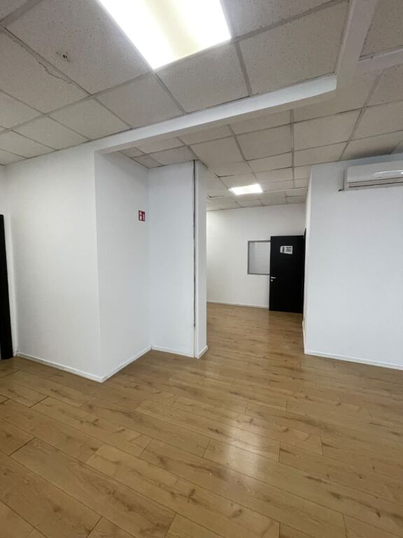 Jepet ambient biznesi me qira tek Ish Blloku , Rruga Moskat