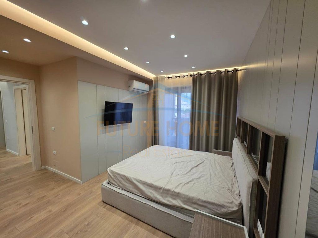 Rent, Apartment 2+1+2 + Parking Spot, Durres Street, Tirana.