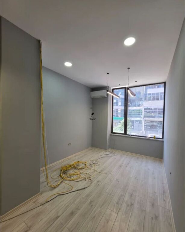 UFFICIO IN AFFITTO 35 M2 ZOGU ZI 60.000 LEKE FH-81879