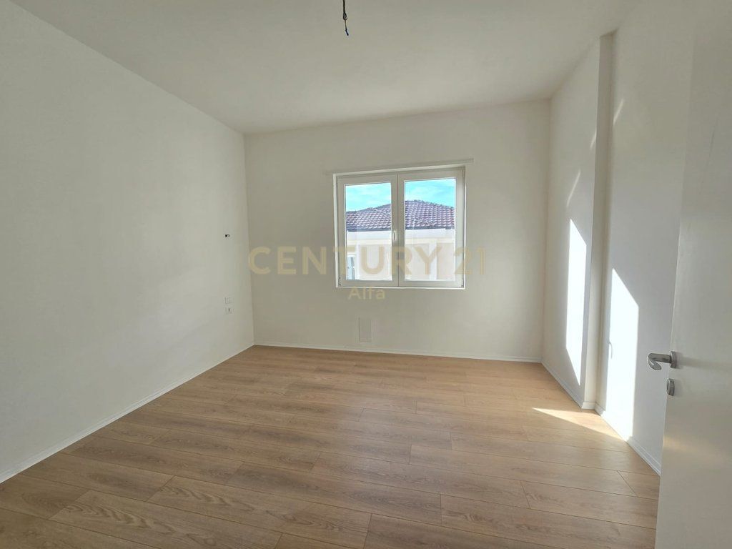 Villa su 3 piani in vendita in una delle migliori residenze vicino a TEG, Colina Verde