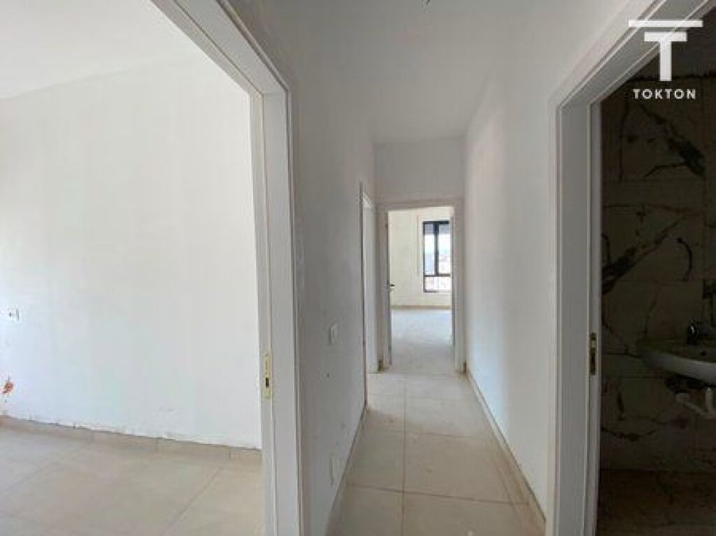 IN VENDITA, APPARTAMENTO 3+1+2, VIA: "5 MAGGIO", TIRANA