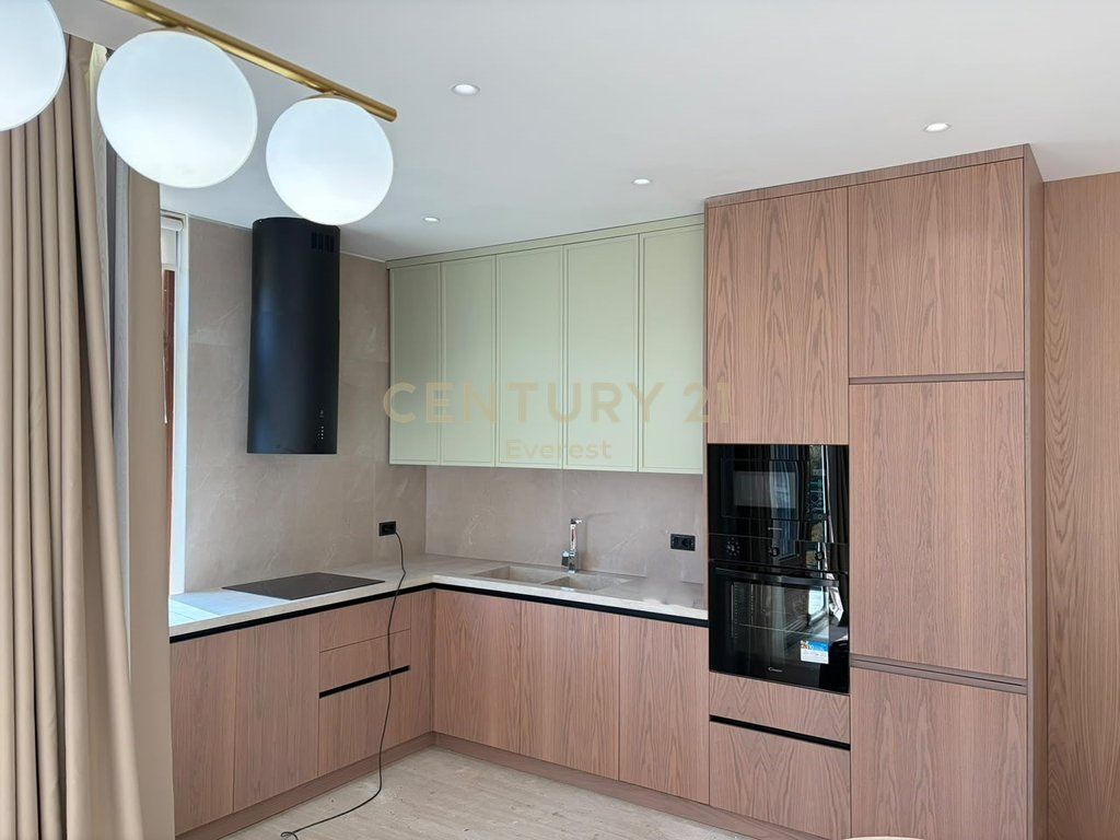 KOPSHTI BOTANIK, APARTAMENT 2+1+2+PARKIM PER QIRA