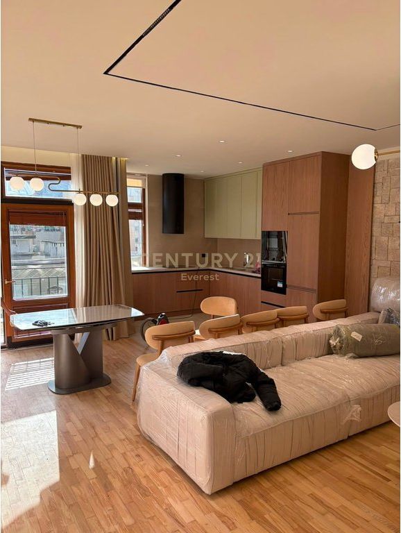 KOPSHTI BOTANIK, APARTAMENT 2+1+2+PARKIM PER QIRA