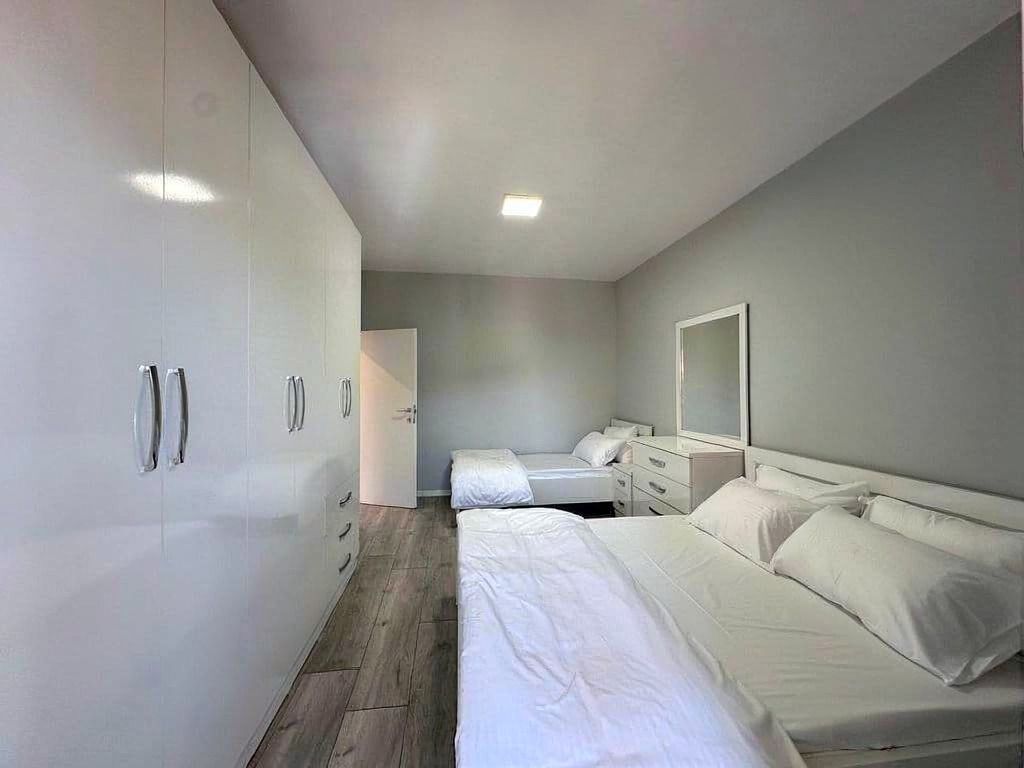 SHITET APARTAMENT 2+1 TE 21 DHJETORI, PRANE MONDIALIT