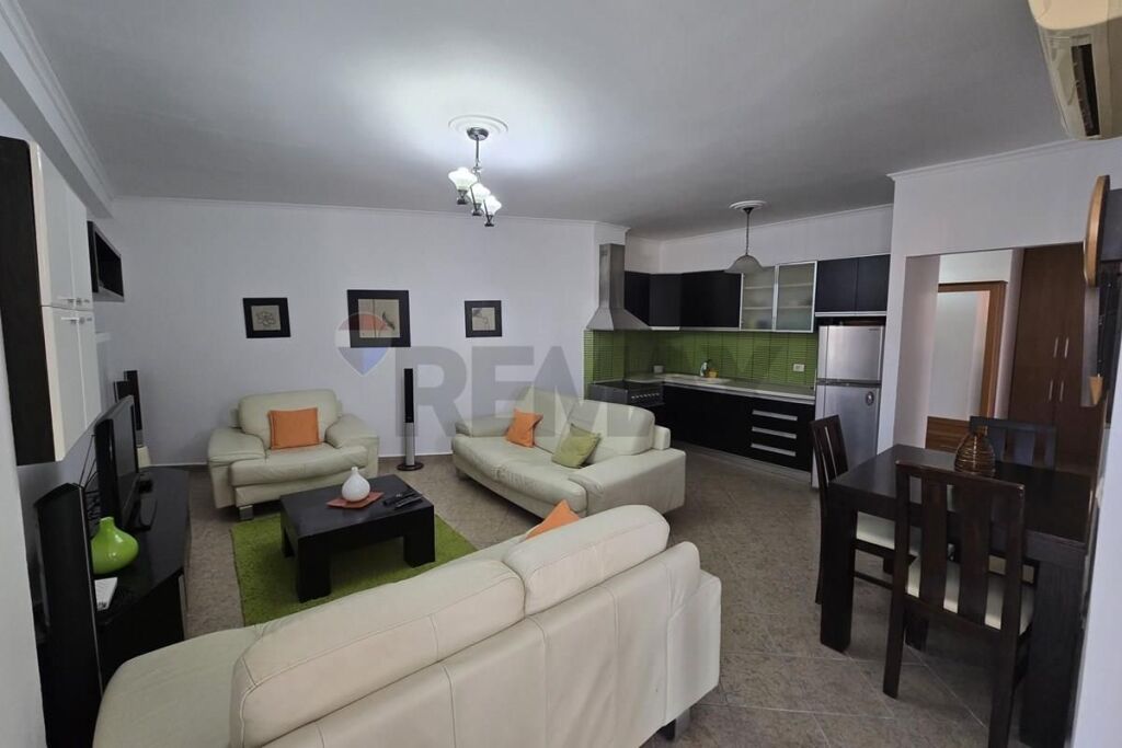 Apartament - Për Qira - Rruga e Barrikadave, Tiranë