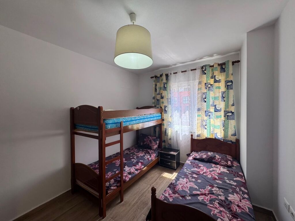 Jepet me qira 2+1 tek Vila L 2 Astir