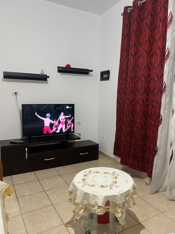 Jepet shtepi me qera tek 5 maj