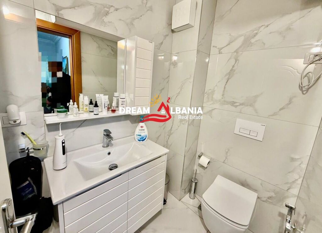 Jepet Apartament 2+1+2 me qera Komuna Paris