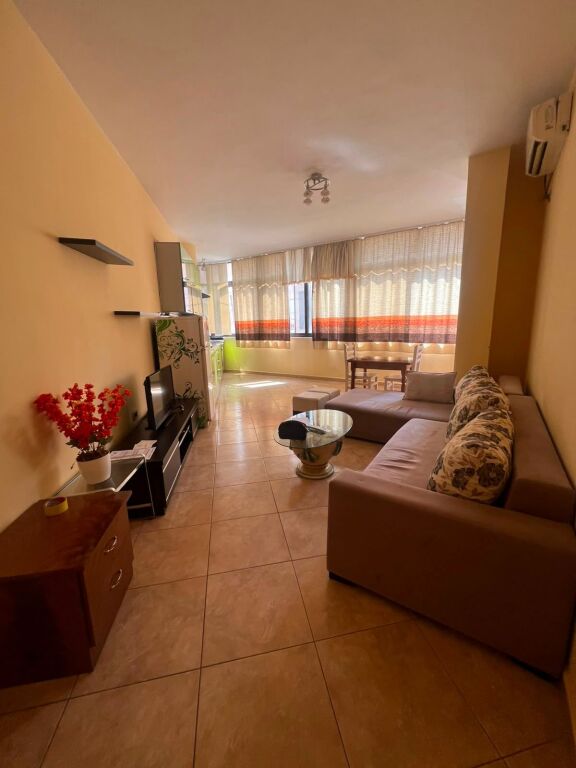 APARTAMENT 1+1 NE SHITJE TE BULEVARDI ZOGU I