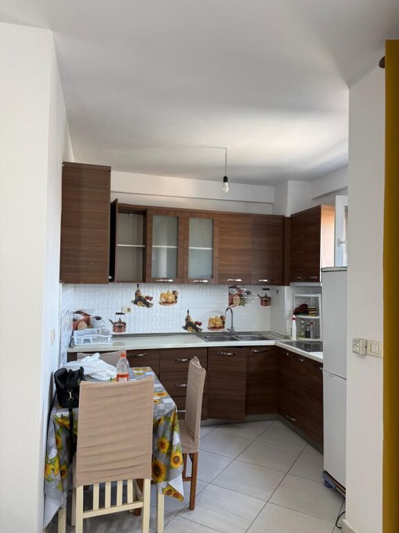 Apartament me qera 1+1 pranë Syri Tv!