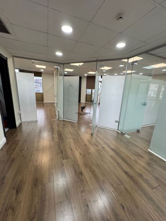 OFFICE FOR RENT 100 M2 BLOCK 1,500 EURO FH-81823