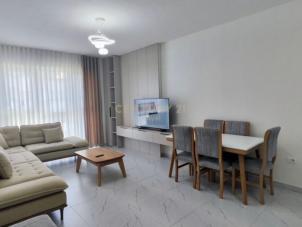 Apartament 2+1 me qera 700 € /Muaj astir