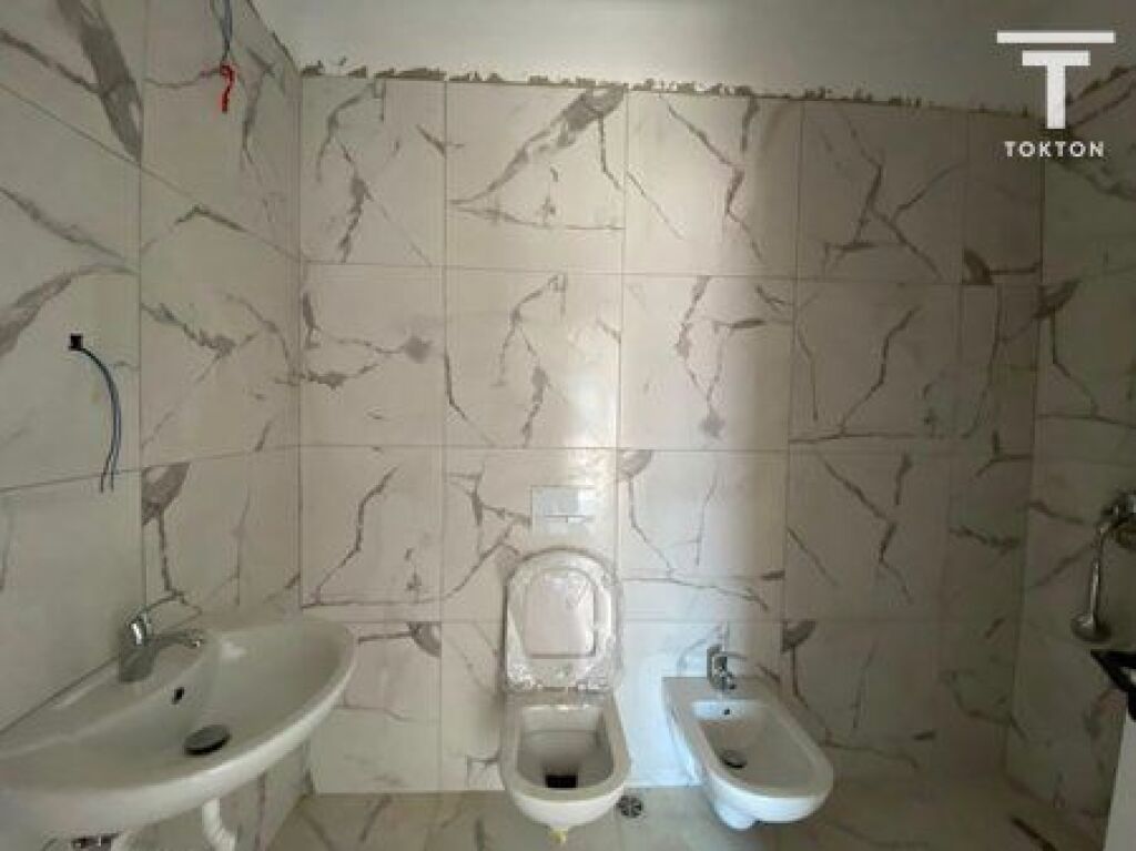 IN VENDITA, APPARTAMENTO 3+1+2, STRADA: "5 MAGGIO", TIRANA