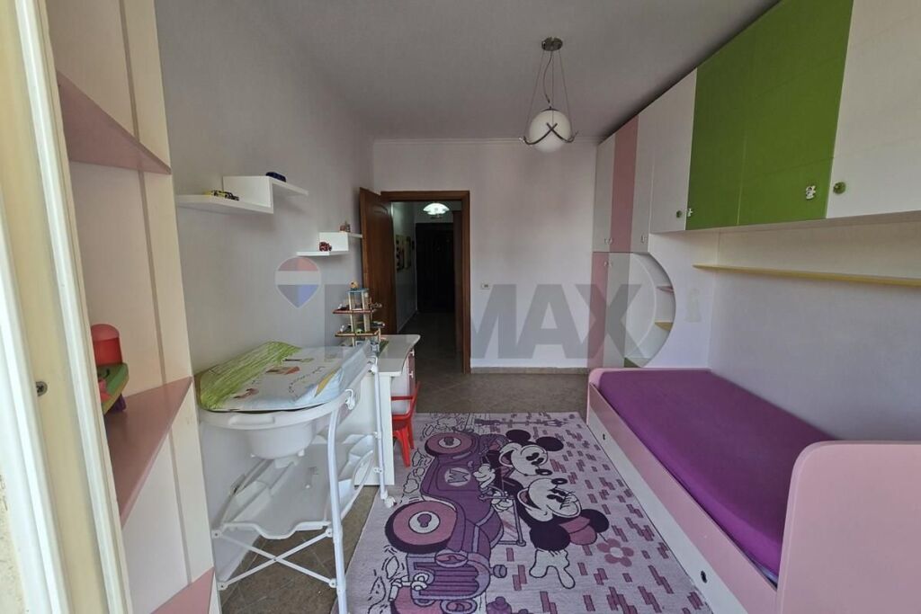 Apartament - Për Qira - Rruga e Barrikadave, Tiranë