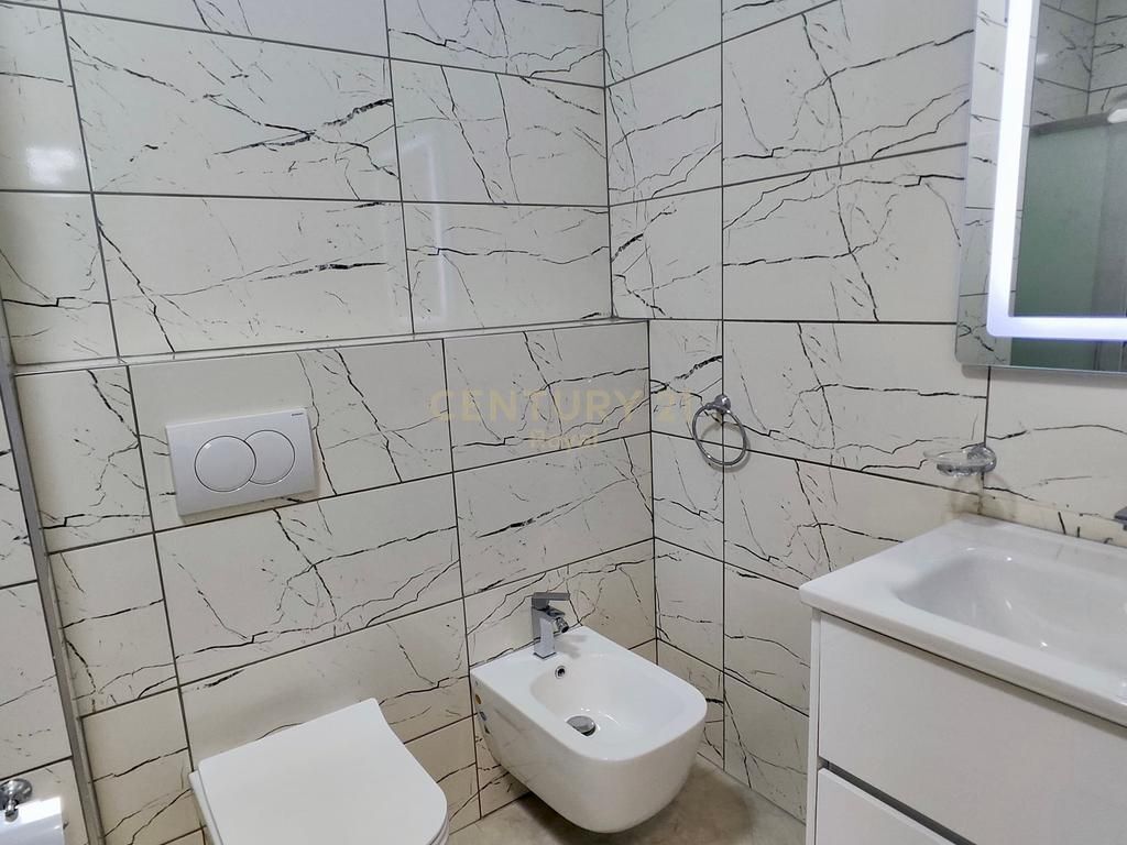 Apartament 2+1 me qera 700 € /Muaj astir