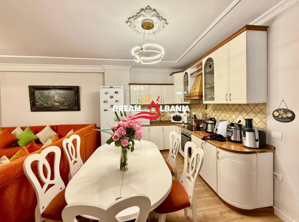 Jepet Apartament 2+1+2 me qera Komuna Paris