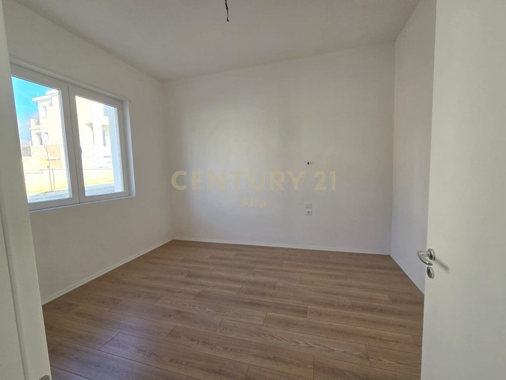 Villa su 3 piani in vendita in una delle migliori residenze vicino a TEG, Colina Verde
