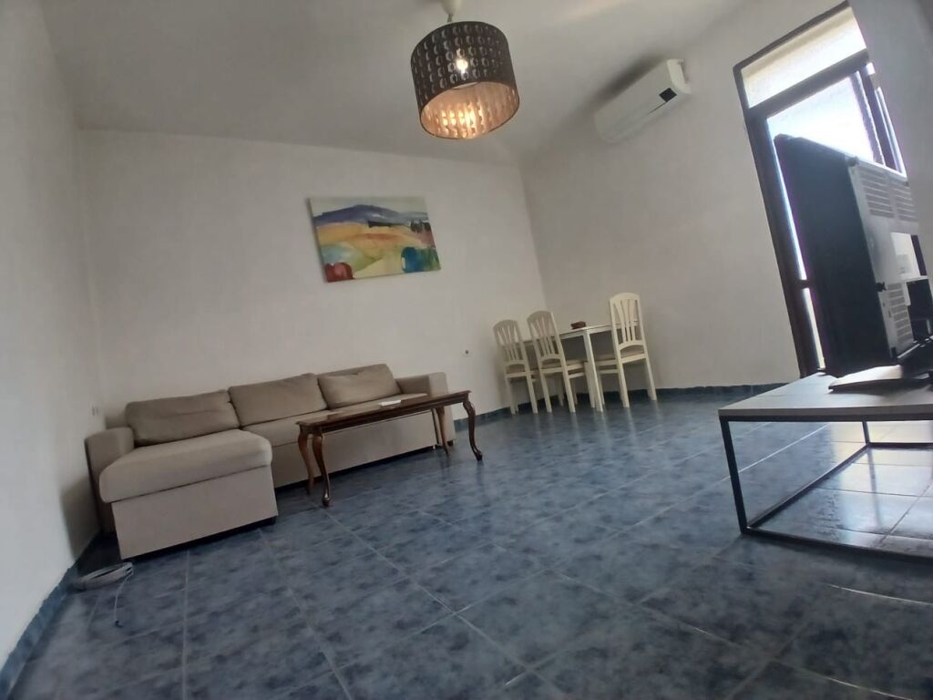 Apartament 1+1 me qera tek Rruga Bardhyl