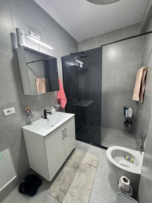 Jepet super apartament 2+1+2 luksoz me qira tek Kompleksi Tom Doshi.