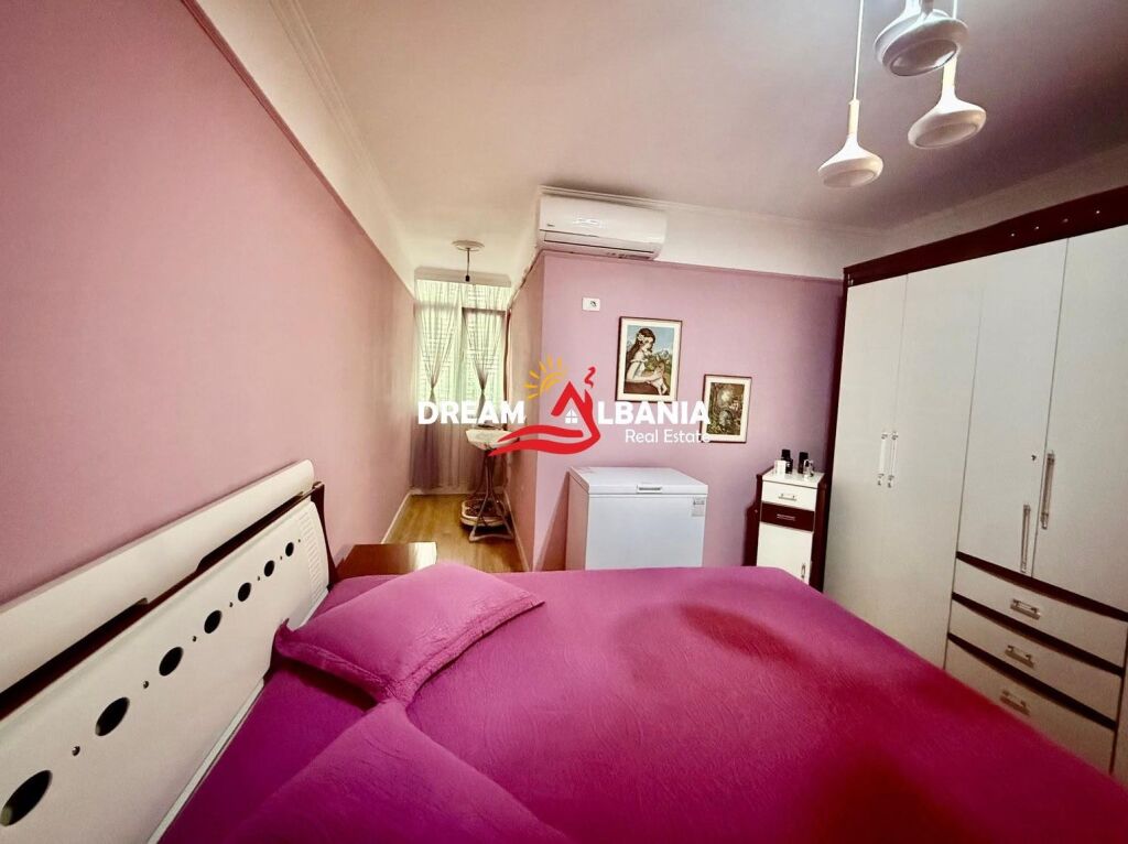 Jepet Apartament 2+1+2 me qera Komuna Paris