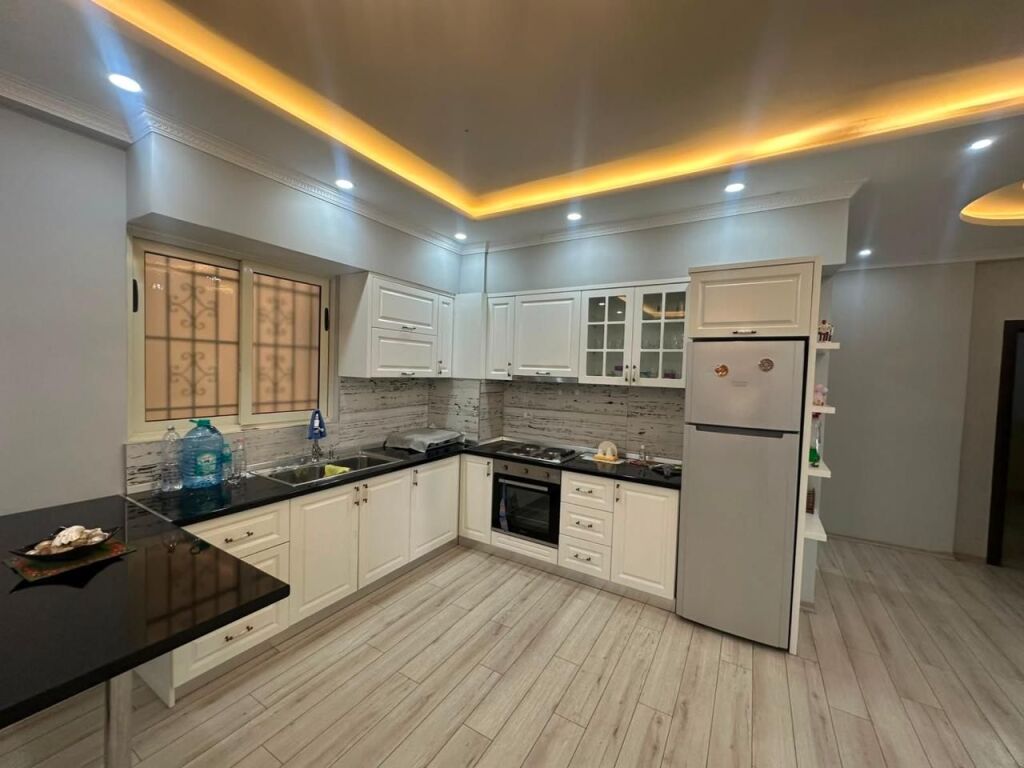 Jepet apartament 2+1 me qera tek Fresku , prane rrethit .