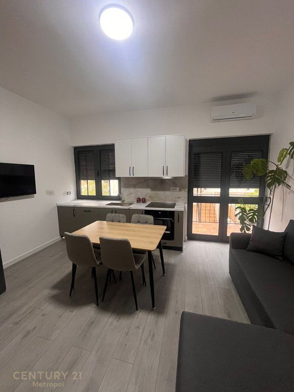 Jepet me qira apartament 1+1