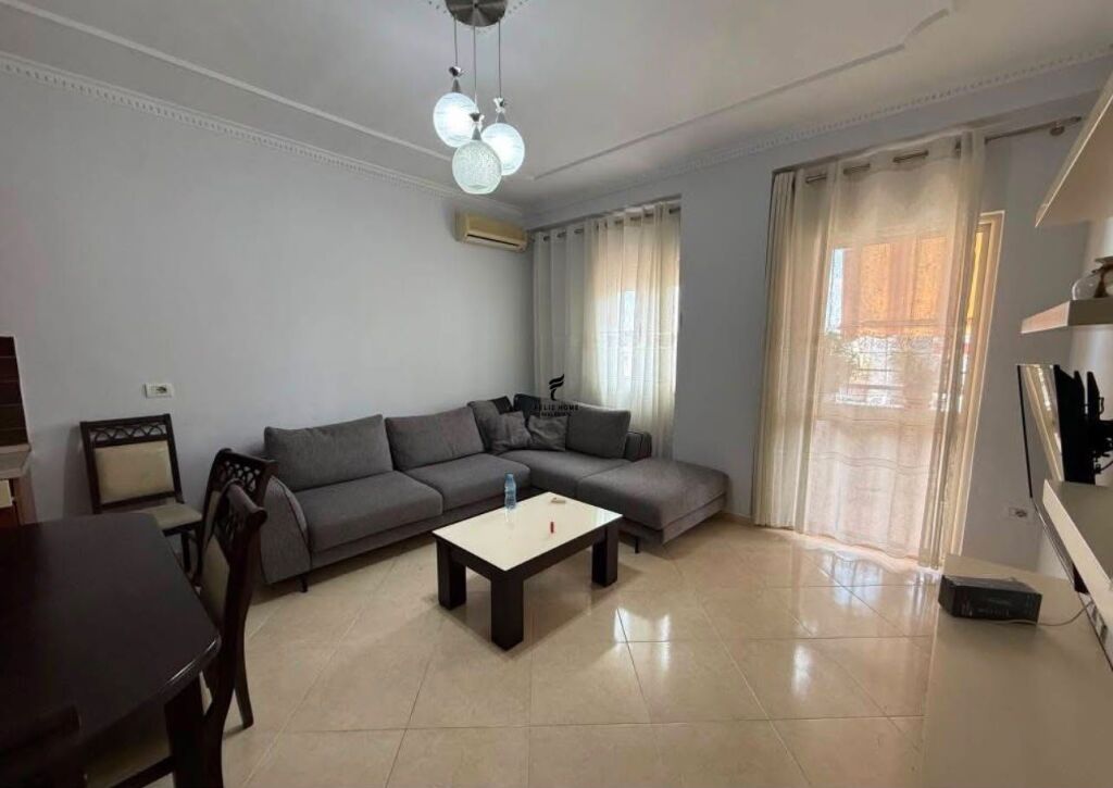 APARTAMENT ME QERA 2+1 RRUGA 5 MAJ 55.000 LEKE FH-81817